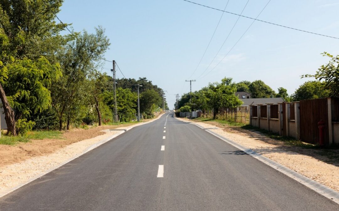 Another section of the asphalting of the Csárda Road completed