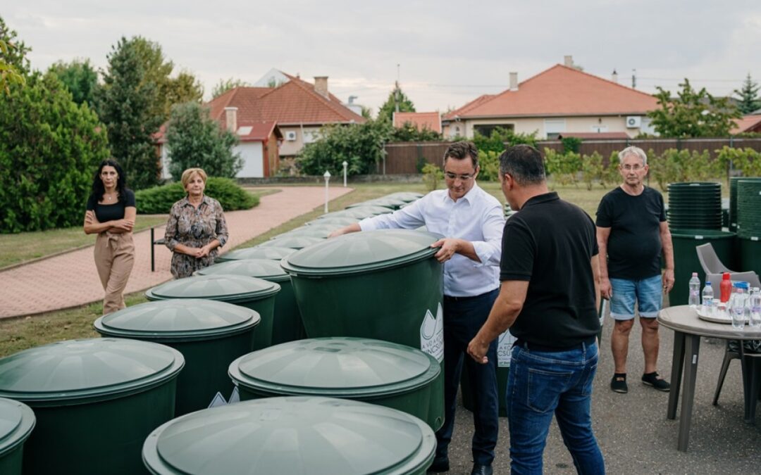 First rainwater containers handed over to residents