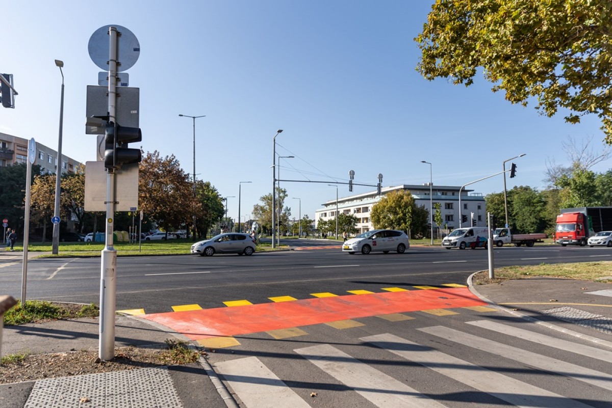 The asphalting of the junction of Kishegyesi Road and Derék Street is ...