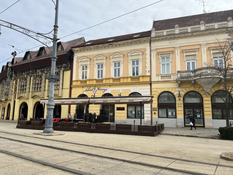 Hungary Debrecen Arkad Cafe2 768x576