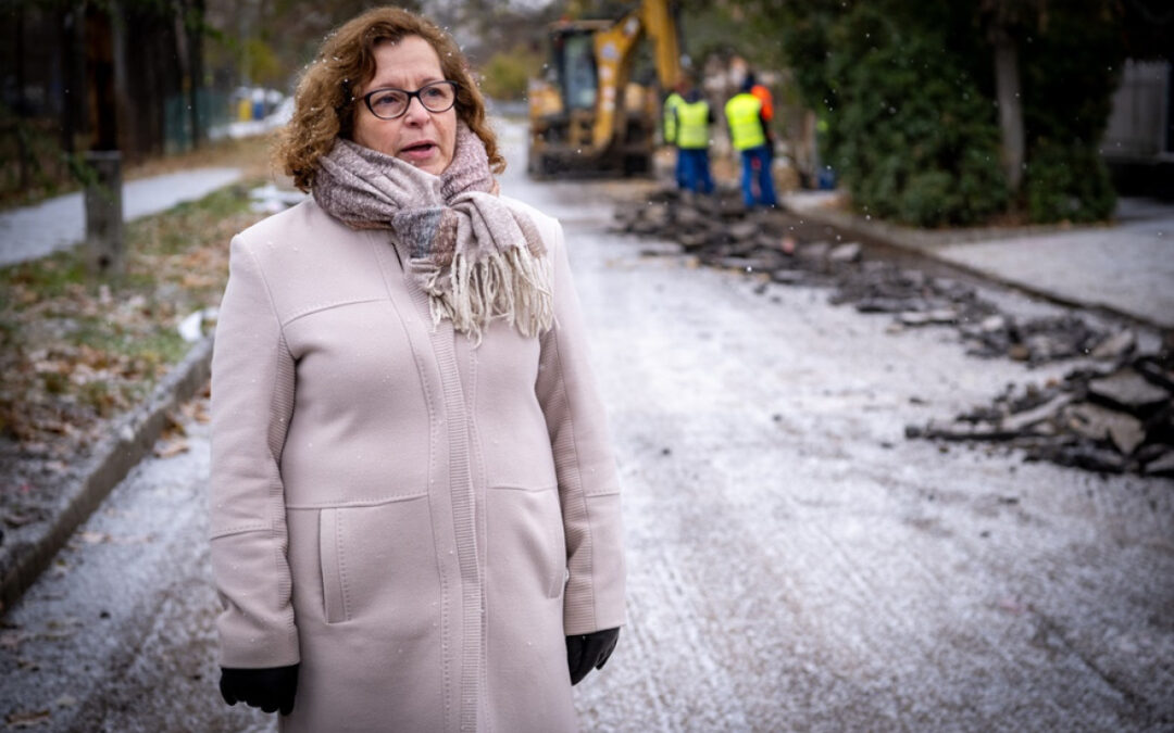 Major road repairs continue on a section of Mikszáth Kálmán Street