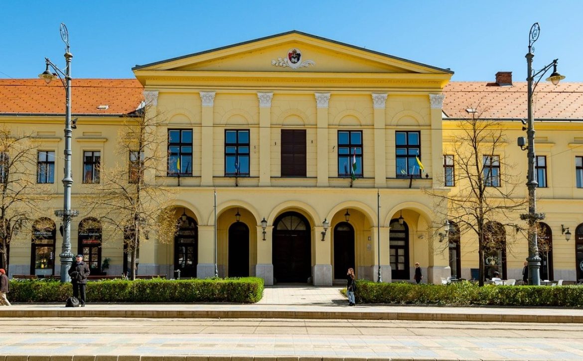Debrecen4U – Debrecen – Hungary – Old Town Hall (FB – Debrecen varosa) – 1 – Copy