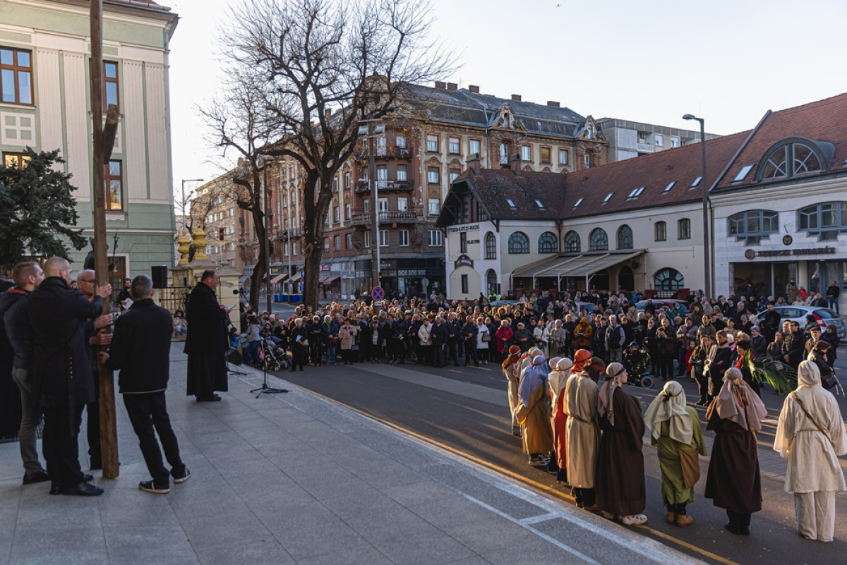 Debrecen Palm Sunday Calvary Procession with prayers, poetry, and songs ...