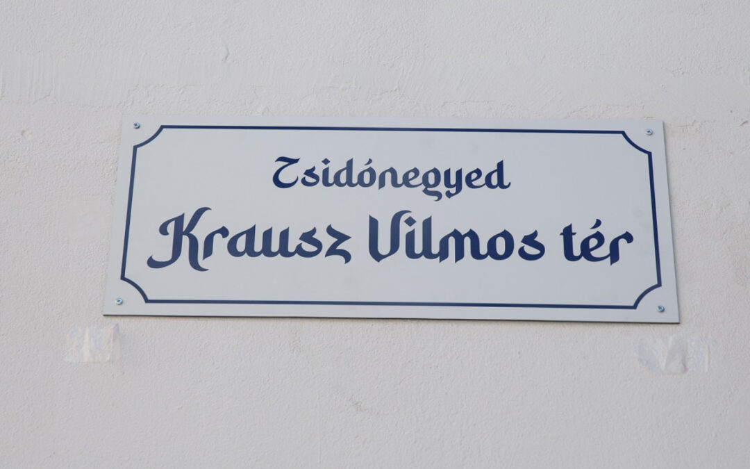 The square in front of the synagogue on Pásti street is named after Vilmos Krausz