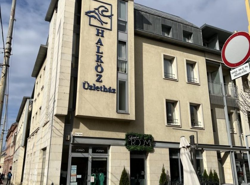 Underground garage at Hal köz reopens after flooding