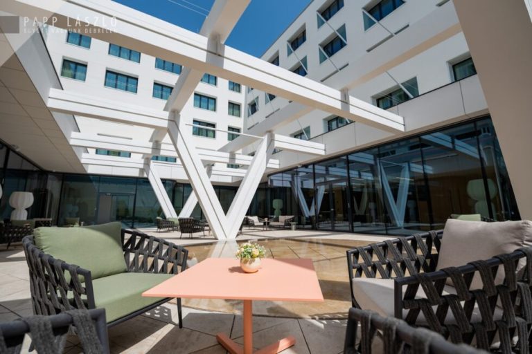Mercure Hotel Debrecen Hungary 980x653 1 768x512