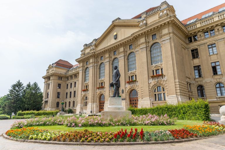 University new Debrecen 768x512