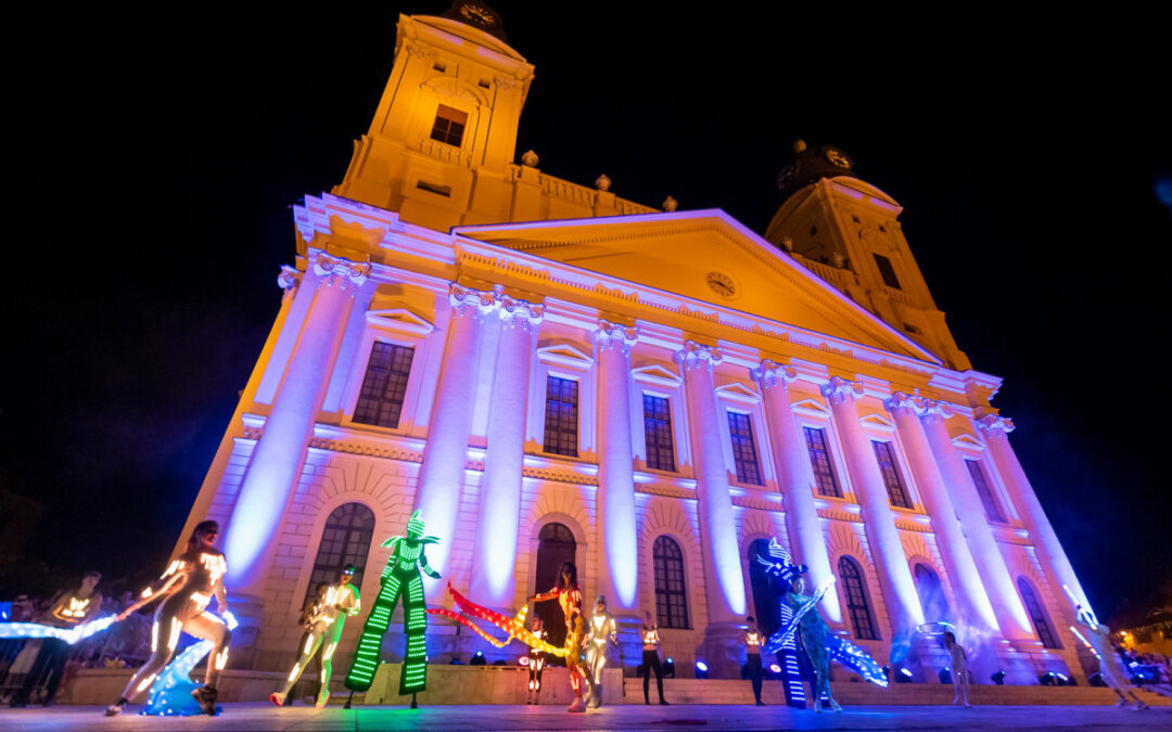 Even in the evening, a carnival atmosphere pervaded Debrecen