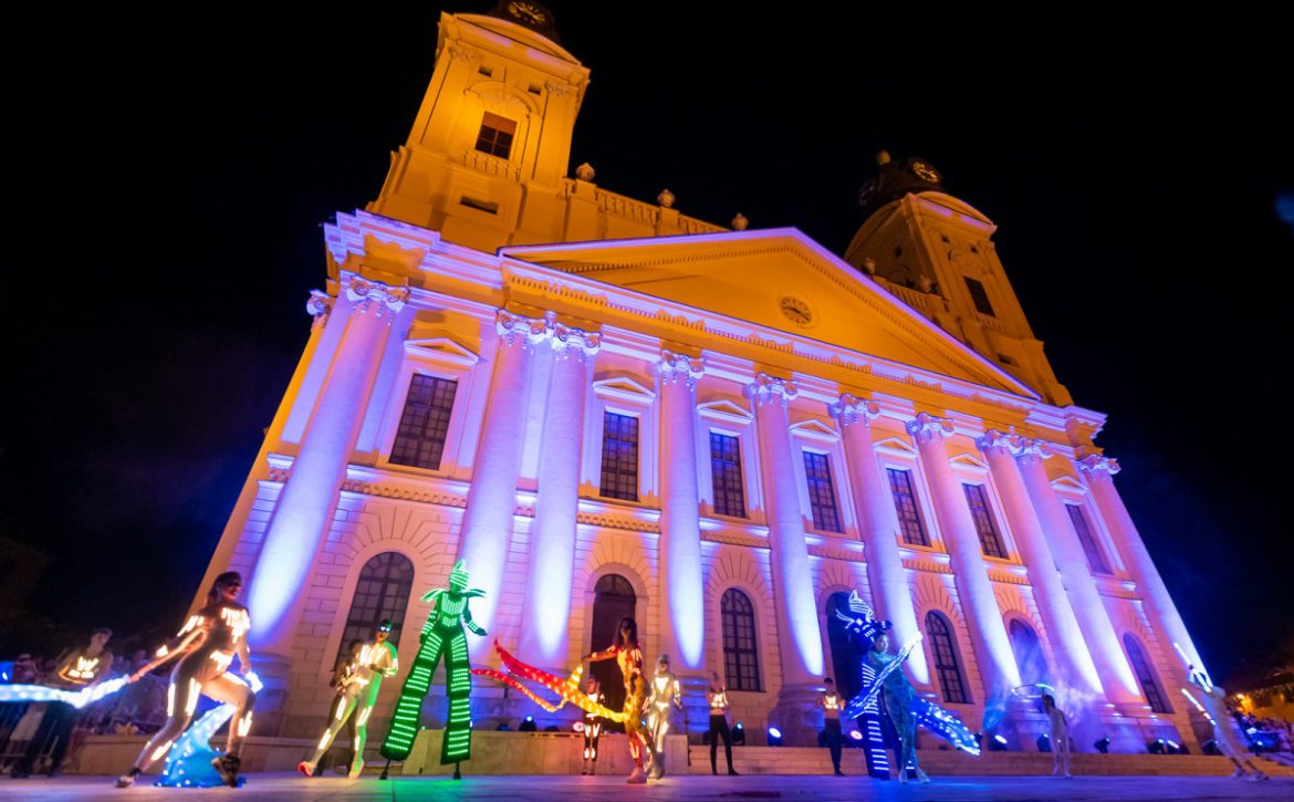 Evening carnival atmosphere in Debrecen