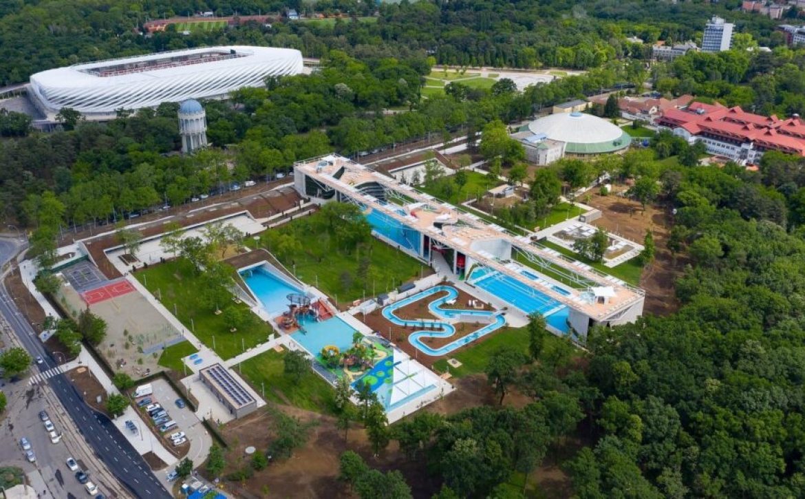 The Debrecen pools are officially among the most beautiful_Debrecen_Hungary