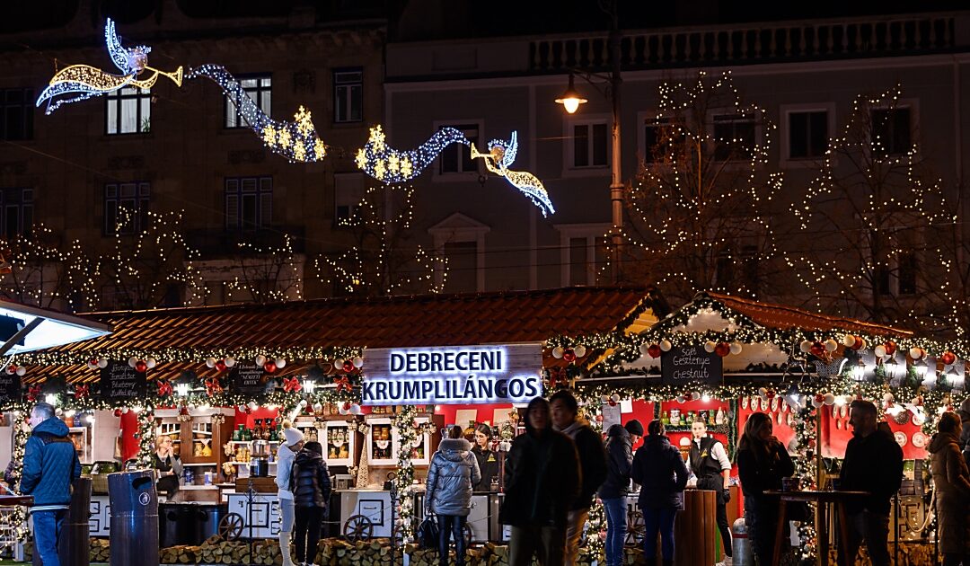 Delicacies, an ice skating rink and programs await vistors in Debrecen on the main square