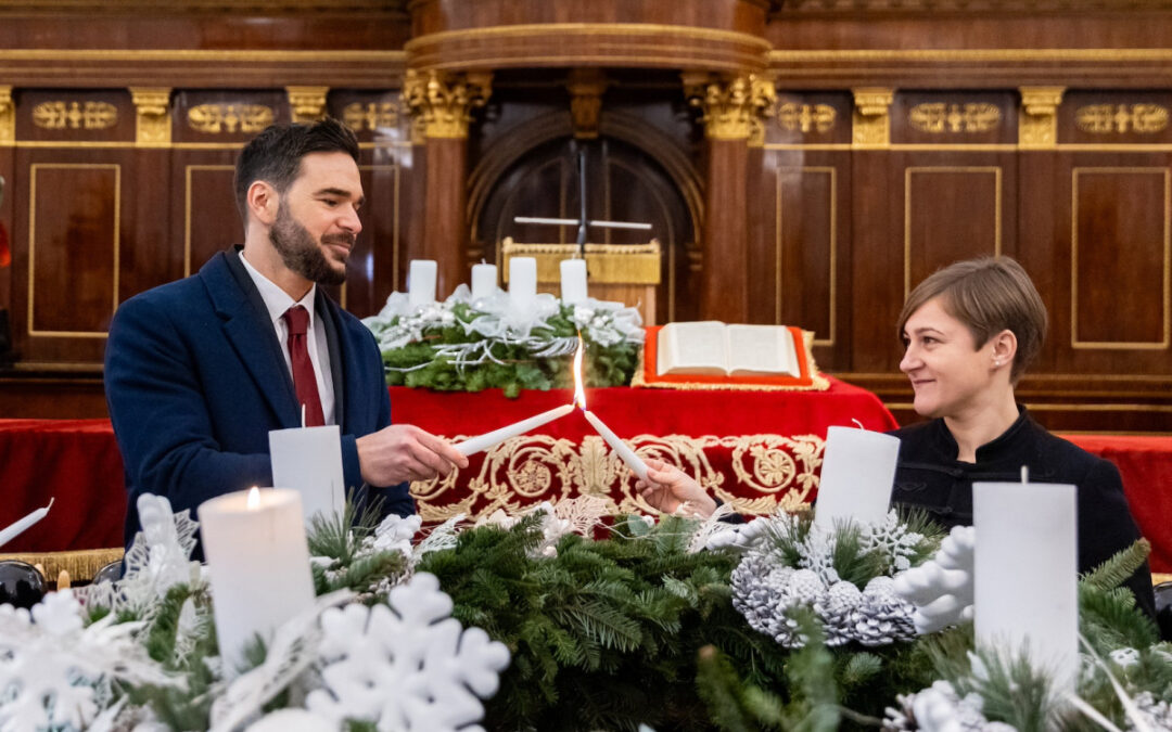 The flame of hope was lit on the city’s Advent wreath