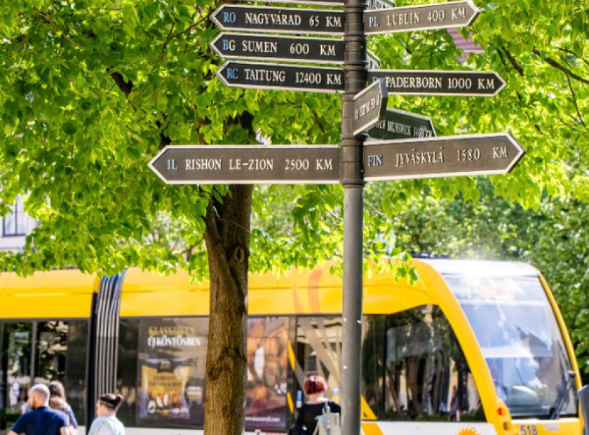 Debrecen4U – Debrecen – Hungary – Cover 01 (3)