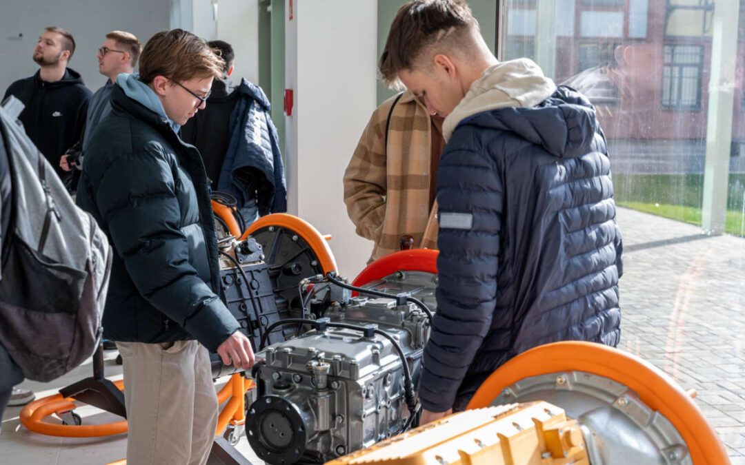 Career Week at Mechwart András Mechanical and Informatics Technical School 