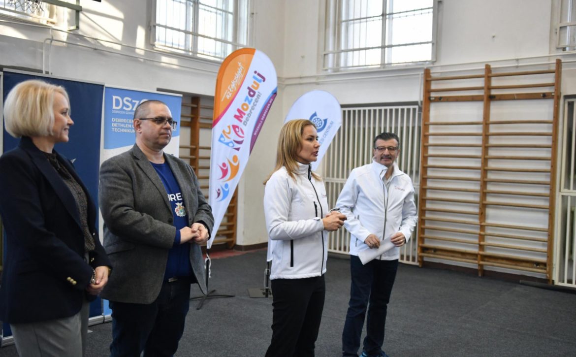 The indoor exercise programmes of the Move, Debrecen! initiative on Sr. Anne Street are moving to the gymnasium of Bethlen Technical School_debrecen_hungary