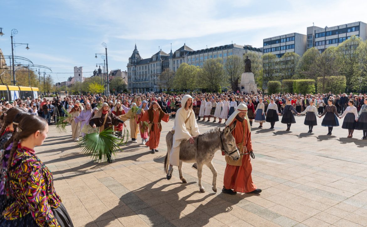 Palm Sunday Way of the Cross with prayer, poetry, and singing in Debrecen – 2025