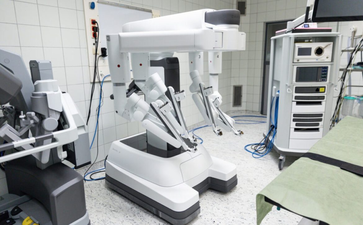 The Da Vinci robot has been used for surgeries at the University of Debrecen for a year
