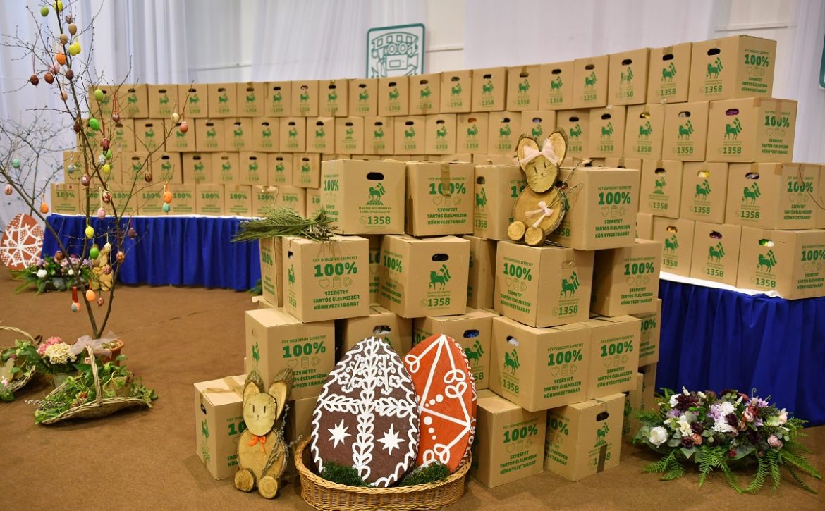 The Debrecen School District Centre and the Debrecen Charity Board are making the Easter holiday of families in need more beautiful