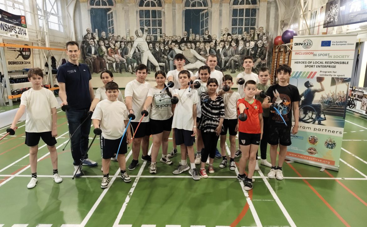 Disabled people get to know a new sport