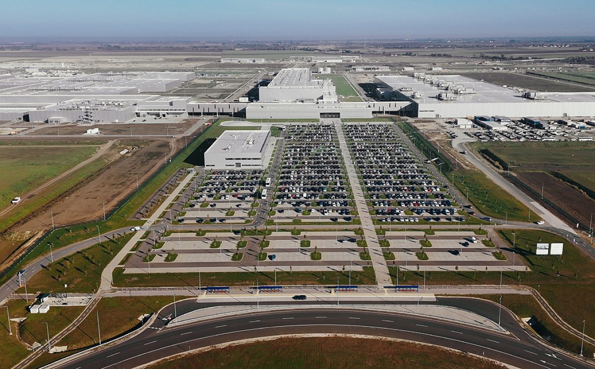 Nearly three thousand people now work at the BMW factory in Debrecen