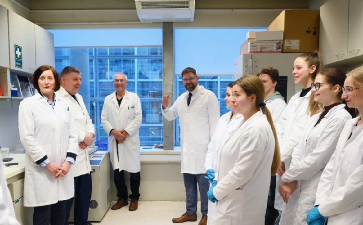 Pharmaceutical company supports the University of Debrecen to purchase laboratory equipment