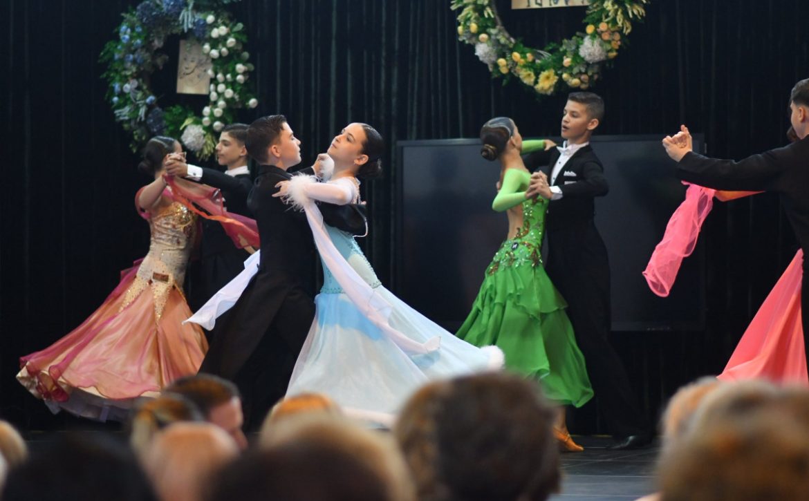 The 75th anniversary of the Petőfi School was celebrated with a grand gala show