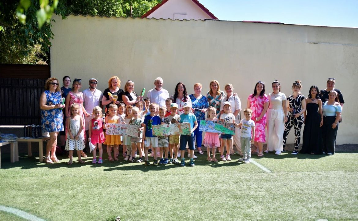 A fabulous mural is being created at the Babits Street kindergarten