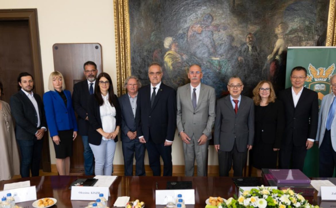 Chinese scientist awarded honorary doctorate