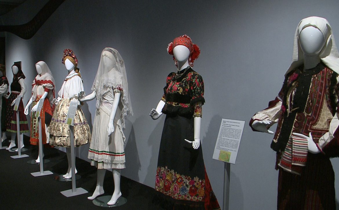 Girls, women in festive attire- a new exhibition opened at the Déri Museum