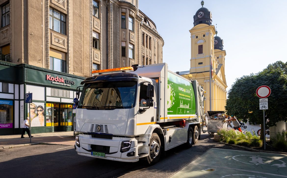 New electric garbage trucks have started operating in Debrecen