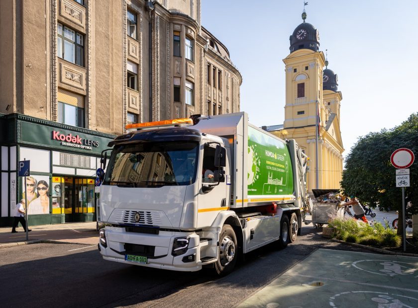 New electric garbage trucks have started operating in Debrecen