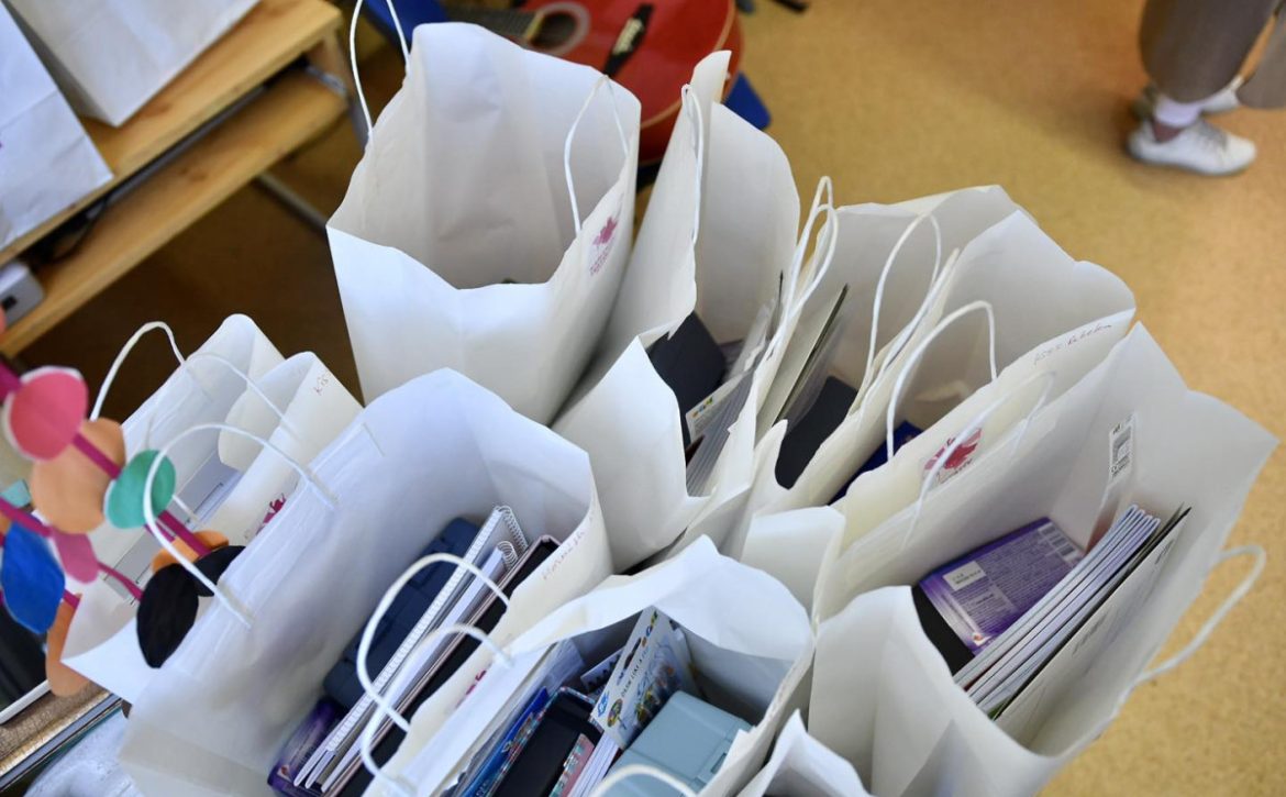 Students of Cívis Tanoda received school supply packages