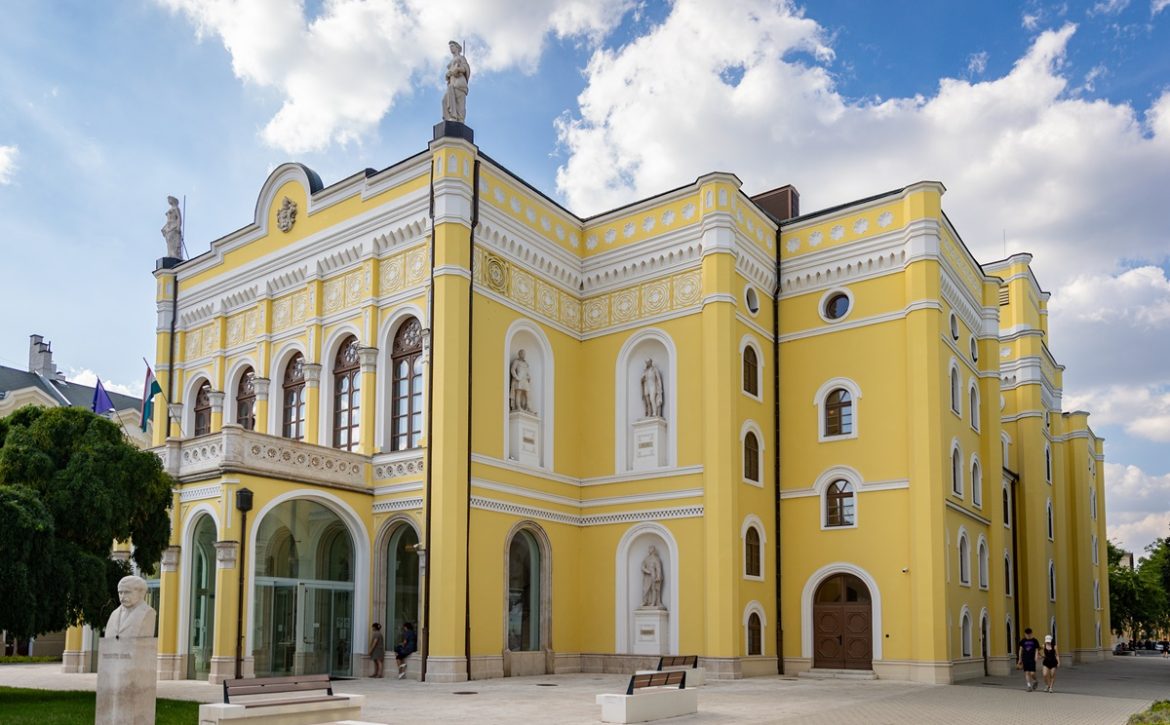 Mágnás Miska, Bán Bánk and János Vitéz are also coming to the Csokonai National Theatre