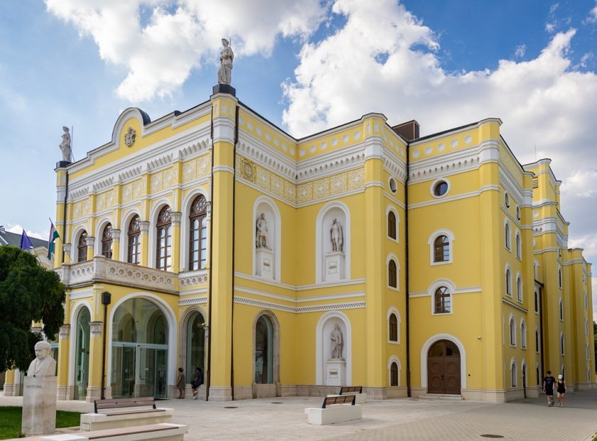Mágnás Miska, Bán Bánk and János Vitéz are also coming to the Csokonai National Theatre