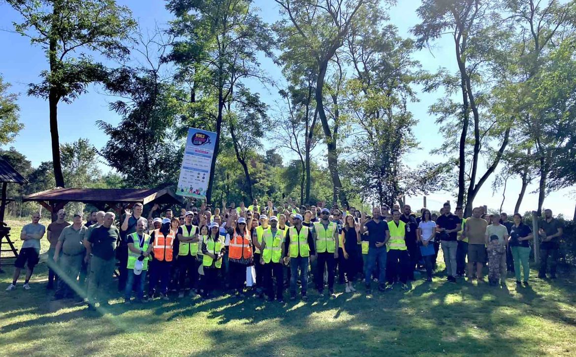 More than 120 employees from twelve companies cleaned up Debrecen