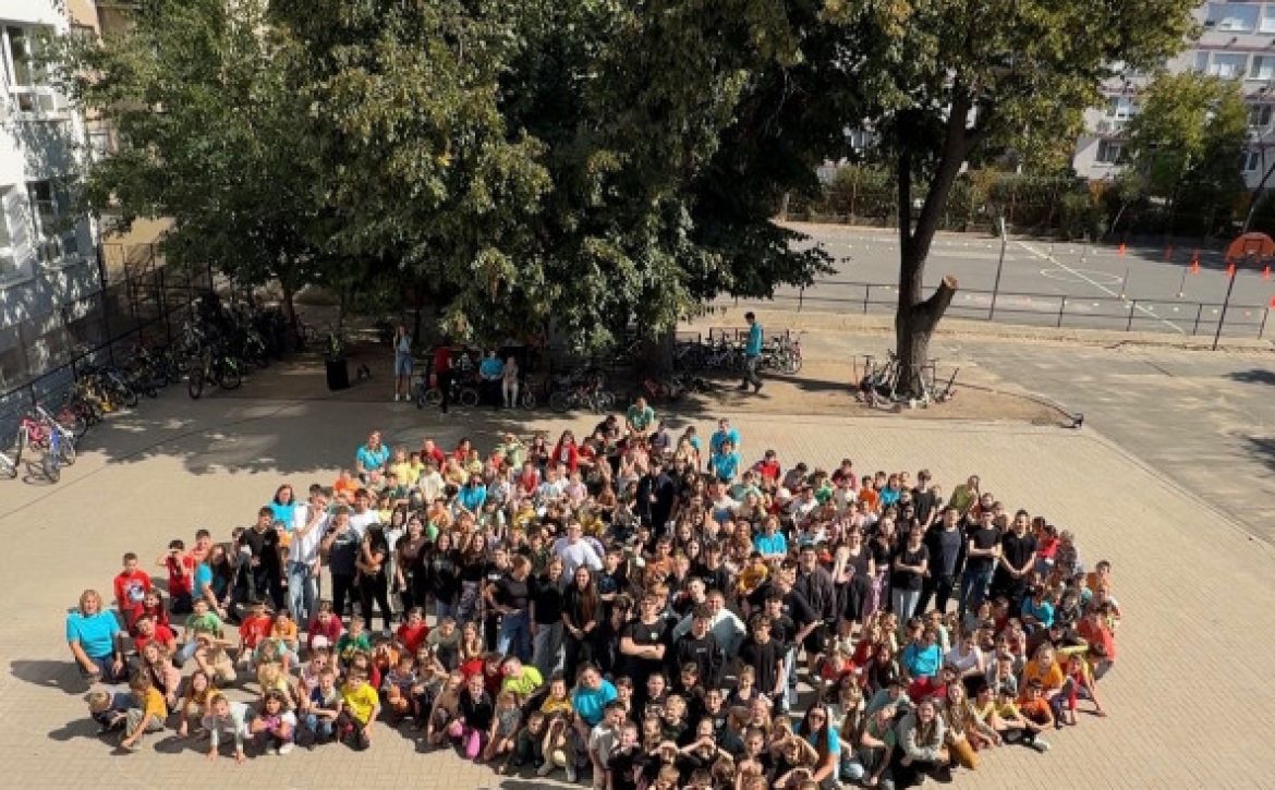 The students of Debreceni Fazekas Mihály Primary School planted a tree on Car-Free Day