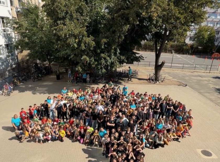 The students of Debreceni Fazekas Mihály Primary School planted a tree on Car-Free Day