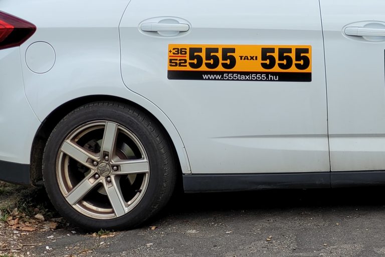 555 taxi 768x512