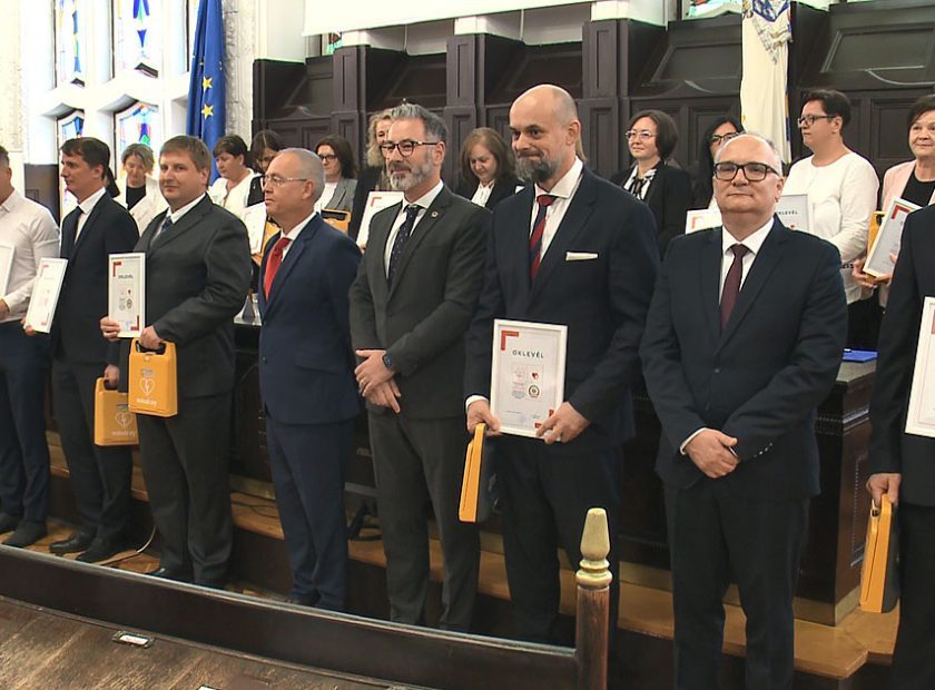 All government offices will be equipped with defibrillators – Nationwide rollout announced in Debrecen