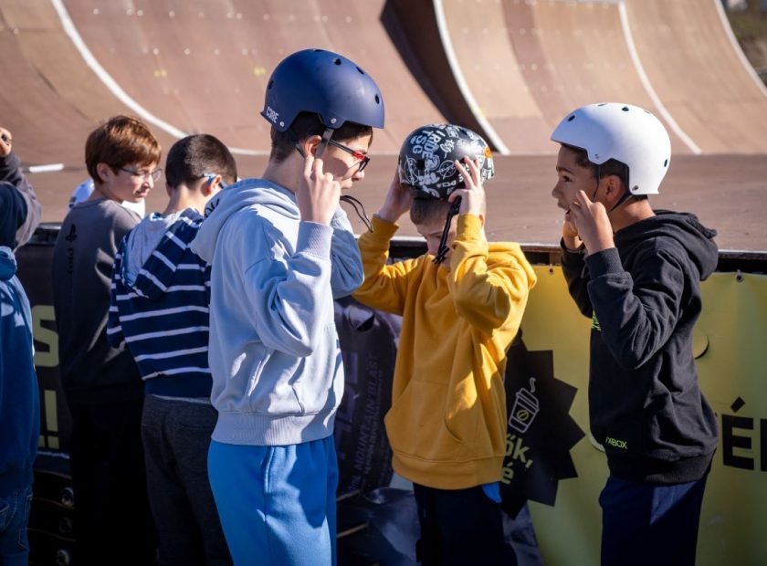 Children in Debrecen can learn to skateboard during PE lessons at DEBEX