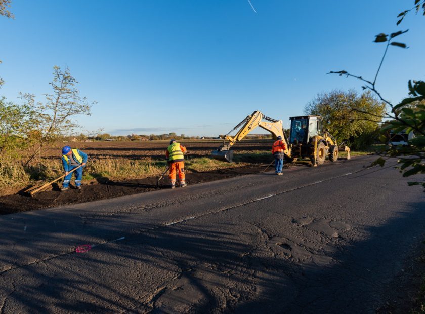 Large-scale asphalting works have begun on Határ Road