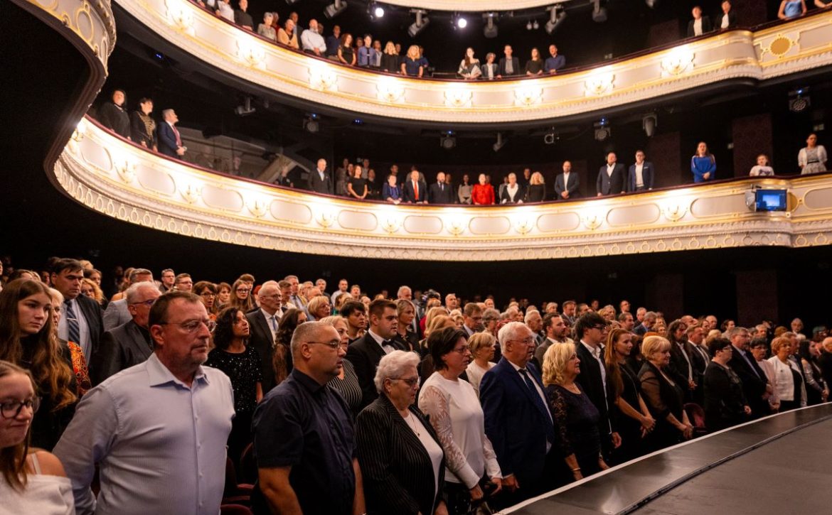 The Csokonai Theatre premiered with Bánk bán, and 160 years later, the opera was performed again to celebrate the anniversary