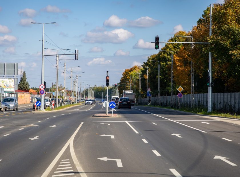 The section of Sámsoni Road from Kapitány Street to the city limits is now open to traffic with 2×2 lanes