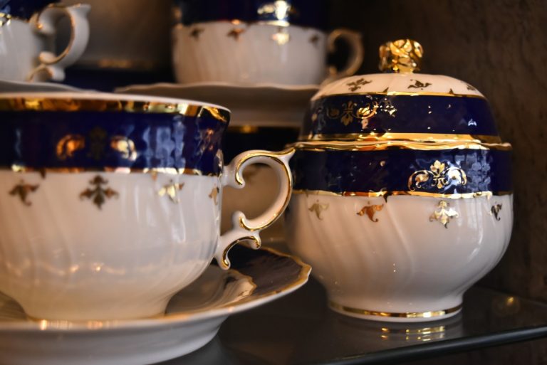Hollohazi Porcelain and Gift Shop 768x513