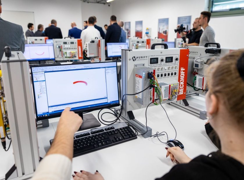 Students at the Faculty of Engineering in Debrecen now have access to a renovated laboratory equipped with state-of-the-art equipment