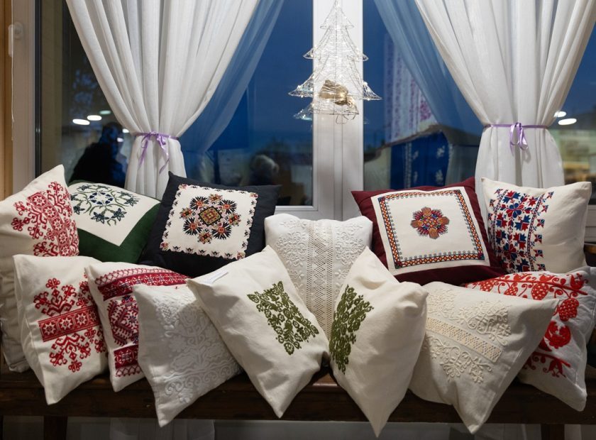 New City Hall Gallery hosts 50th anniversary exhibition of the Tiszta Forrás Embroidery Circle