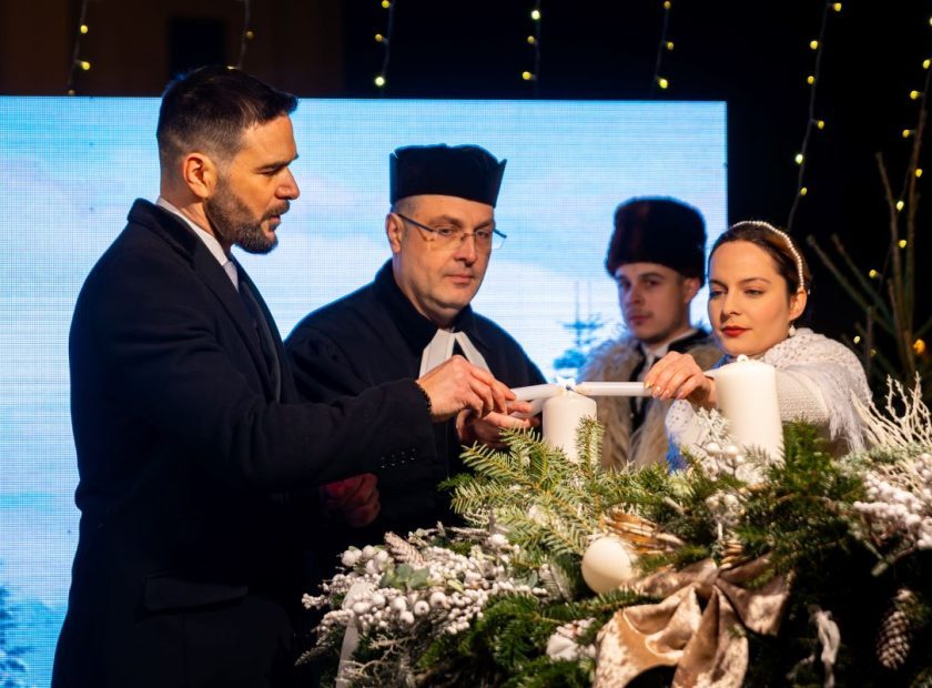 The flame of hope was lit on the city’s Advent wreath