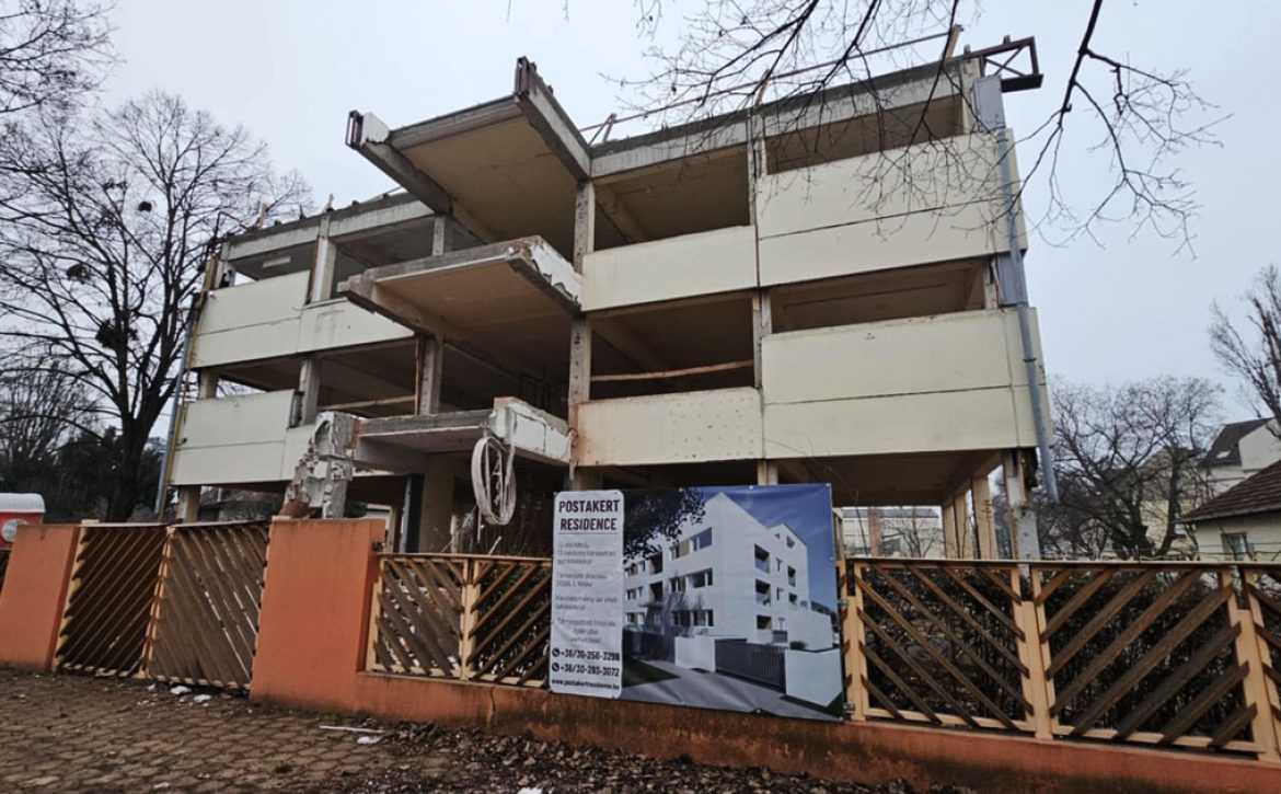 See what will replace this former office buiding in Debrecen