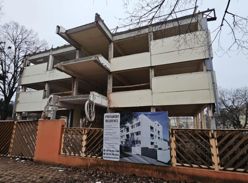 See what will replace this former office buiding in Debrecen