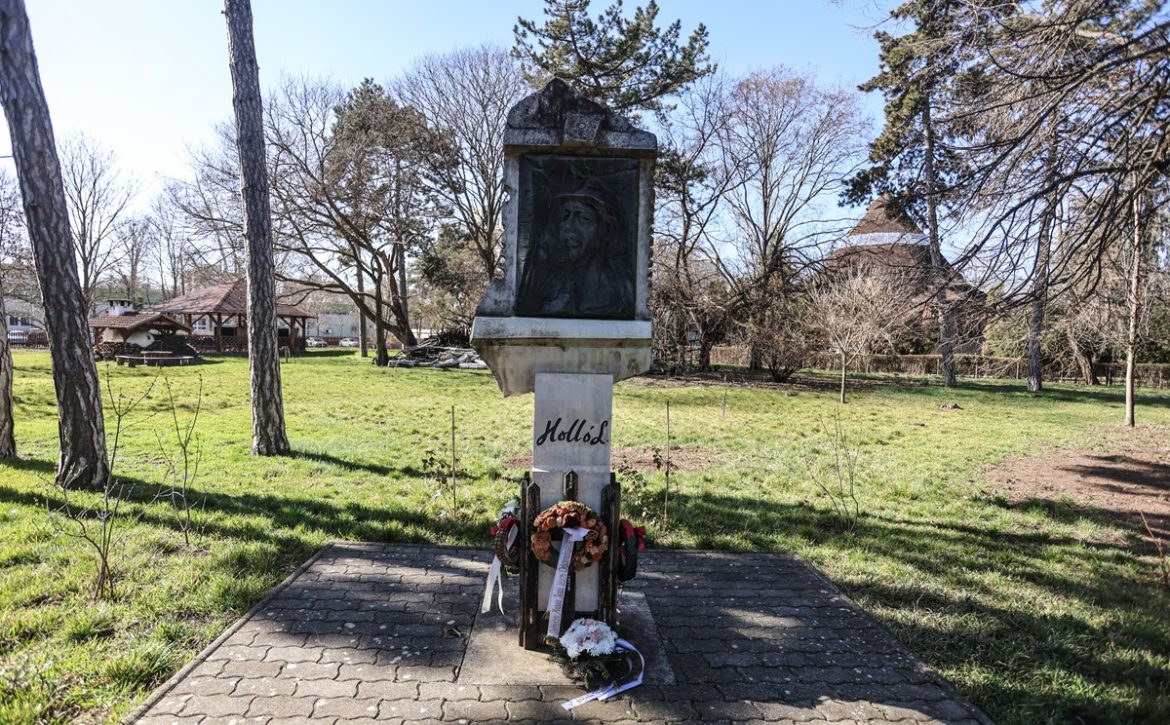 Commemoration Held on the 139th Anniversary of László Holló’s Birth